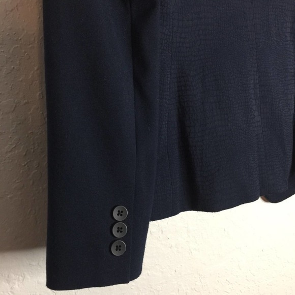 TAHARI Reptile Crocodile Print Blazer‎ - Picture 6 of 10